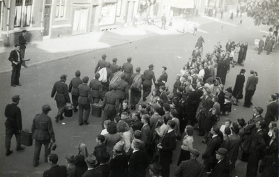 98050 Afbeelding van de terugtocht van Duitse krijgsgevangen te Utrecht.